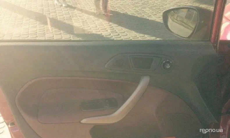 Ford Fiesta 2010 - 12