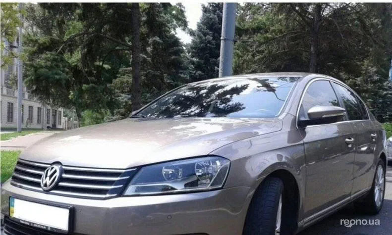 Volkswagen Passat 2011 - 13