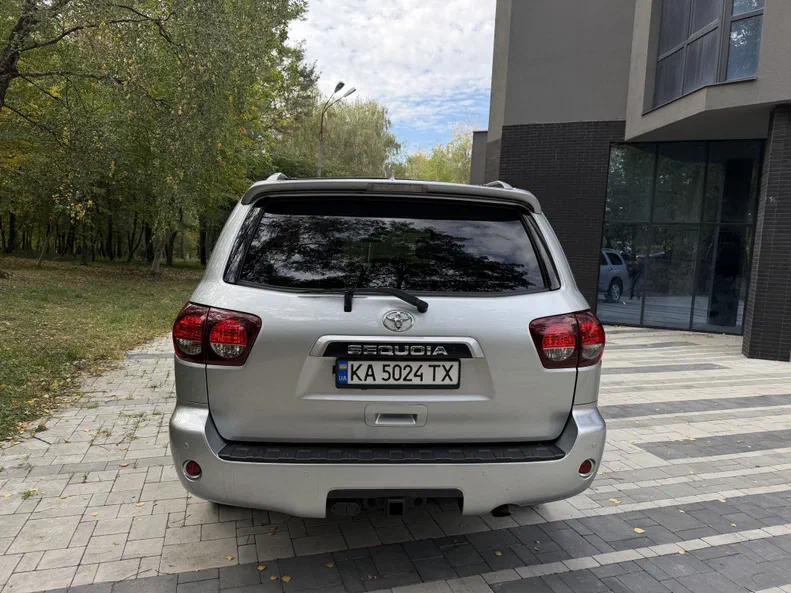 Toyota Sequoia 2021 - 16