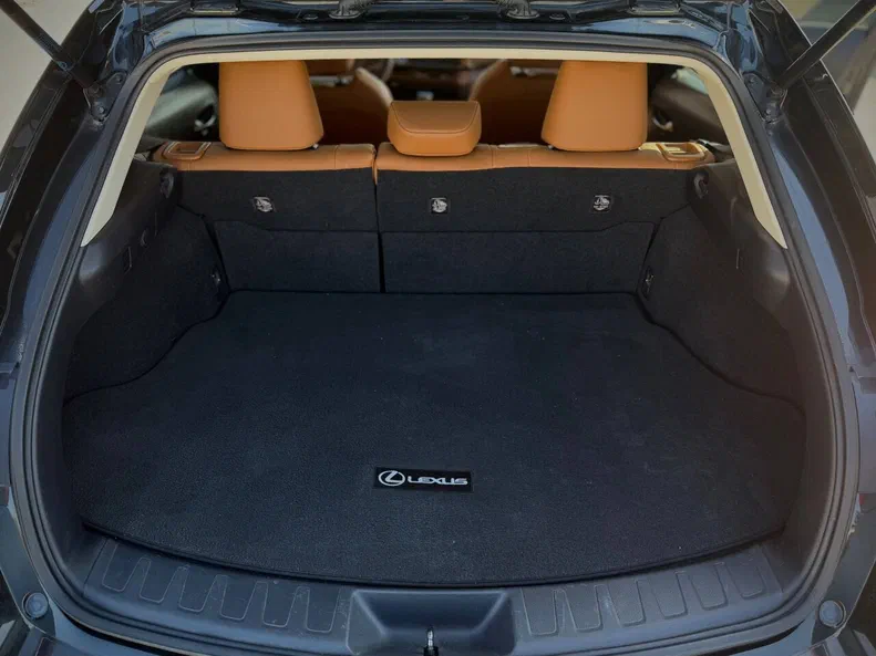 Lexus UX 2021 - 11