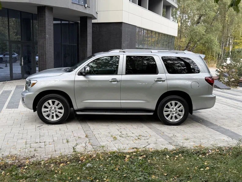 Toyota Sequoia 2021 - 9
