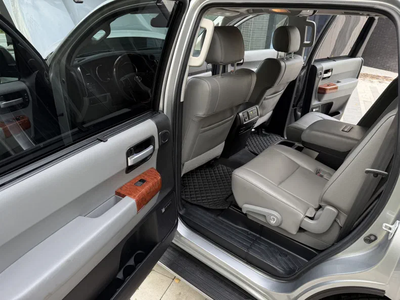 Toyota Sequoia 2021 - 21