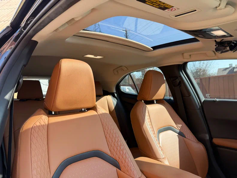 Lexus UX 2021 - 9