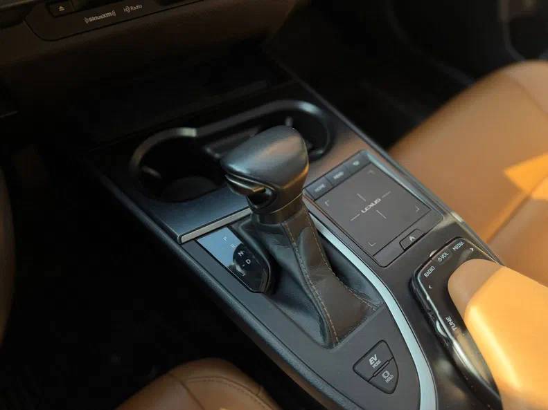 Lexus UX 2021 - 5