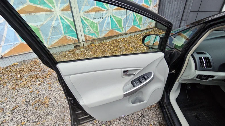 Toyota Prius 2014 - 15