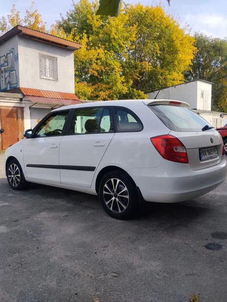 Skoda Fabia 2011 - 3