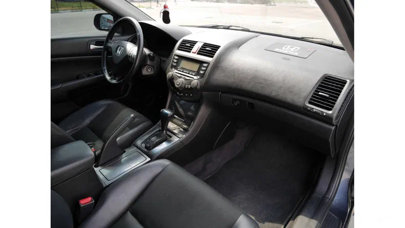 Honda Accord 2004 - 5