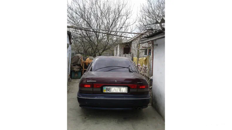 Mitsubishi Sigma 1993 - 9