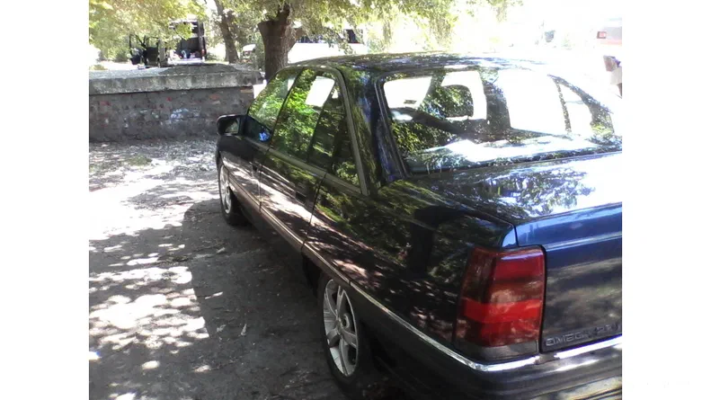 Opel Omega 1991 - 11