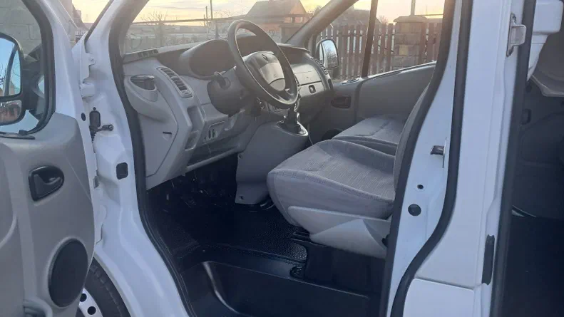 Renault Trafic 2012 - 4