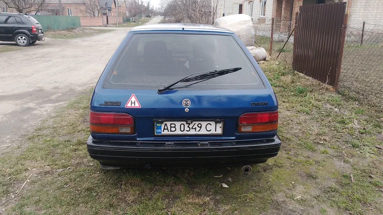 Mazda 323 1986