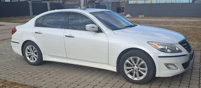 Hyundai Genesis 2012