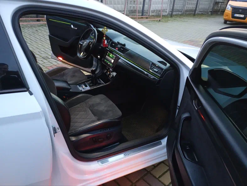 Skoda Superb 2019 - 10