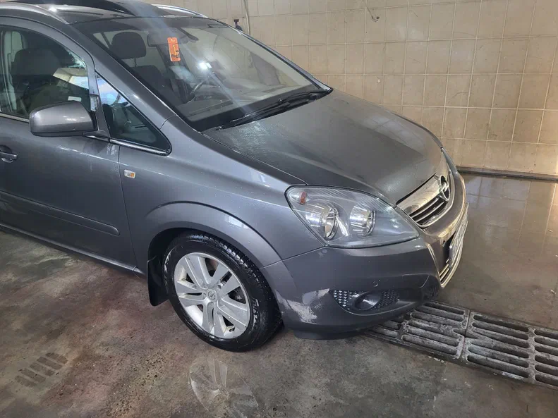 Opel Zafira 2011 - 2
