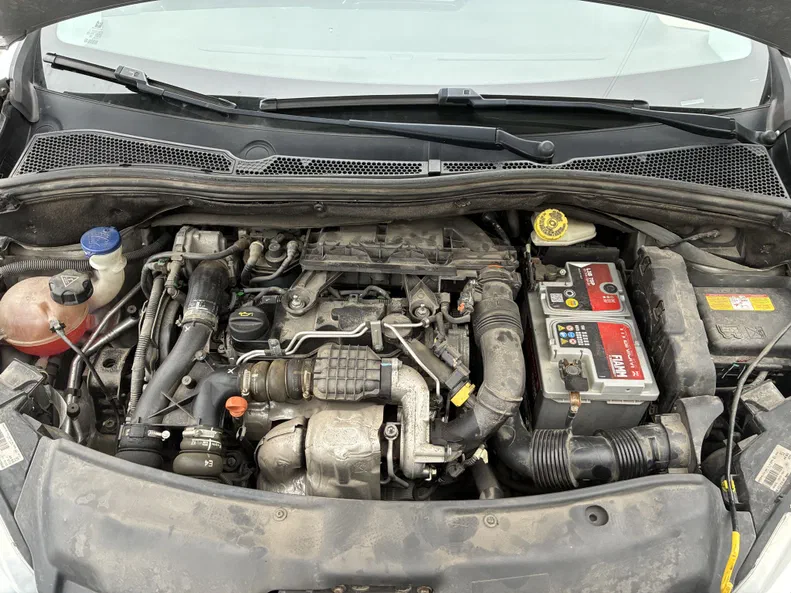 Peugeot 208 2013 - 15