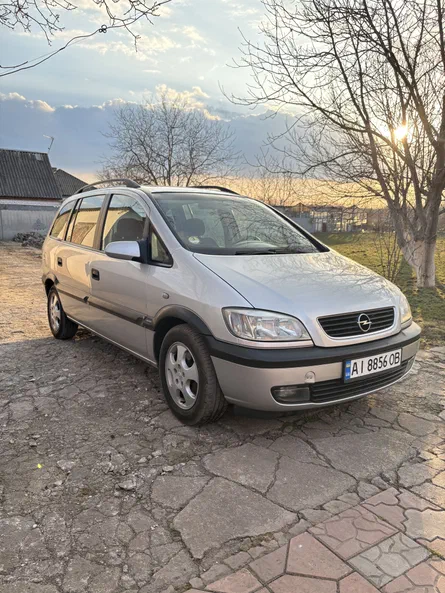 Opel Zafira 2000 - 1