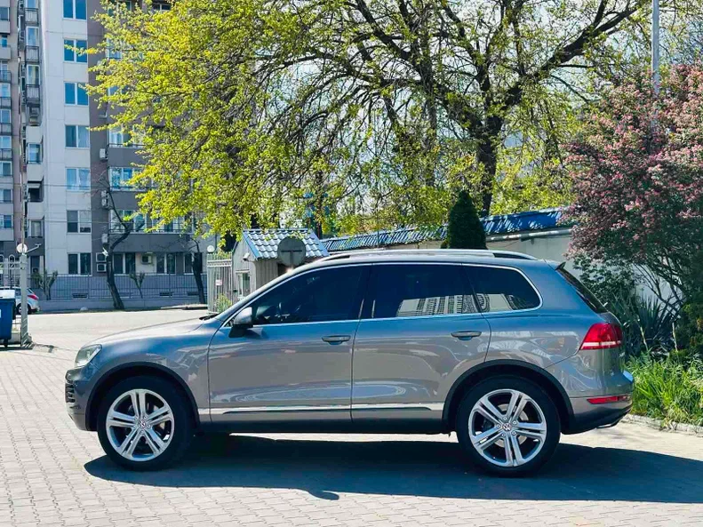 Volkswagen Touareg 2012 - 1