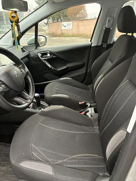 Peugeot 208 2013 - 9