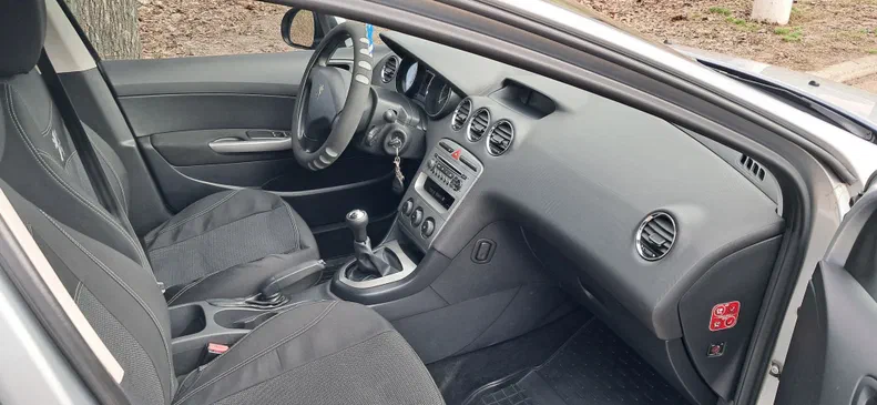 Peugeot 308 2010 - 11