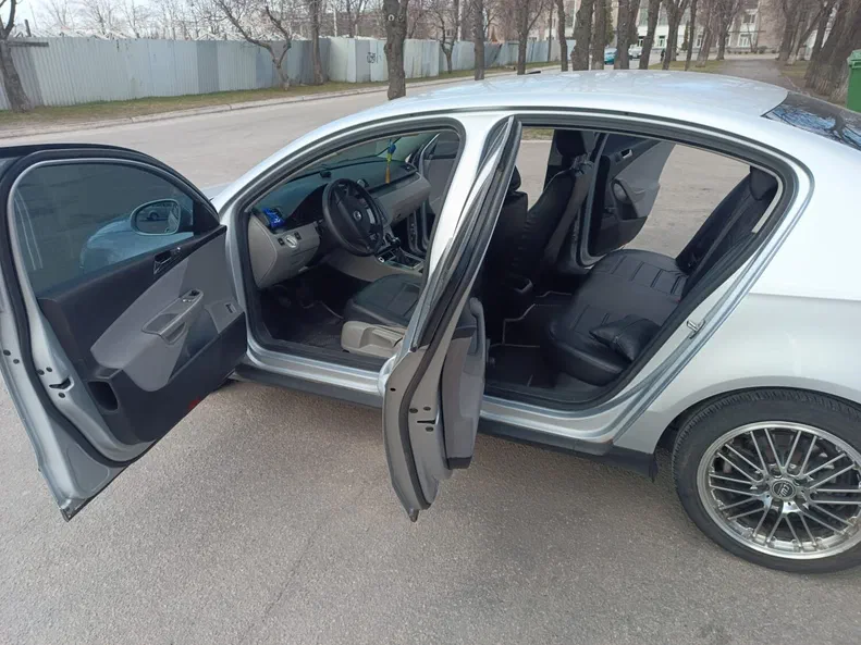 Volkswagen Passat 2005 - 11