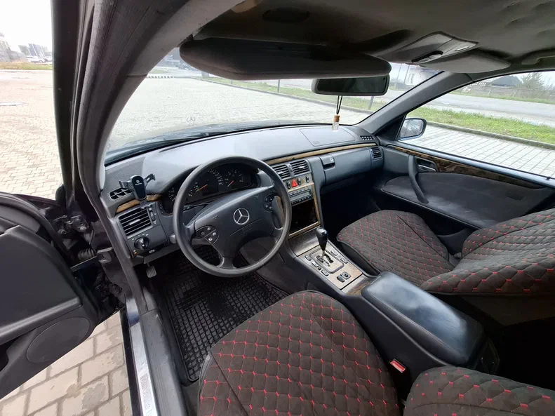 Mercedes-Benz E-Клас 2001 - 14