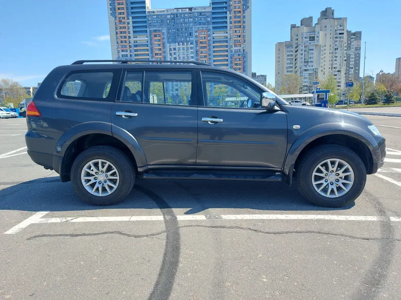 Mitsubishi Pajero Sport 2011
