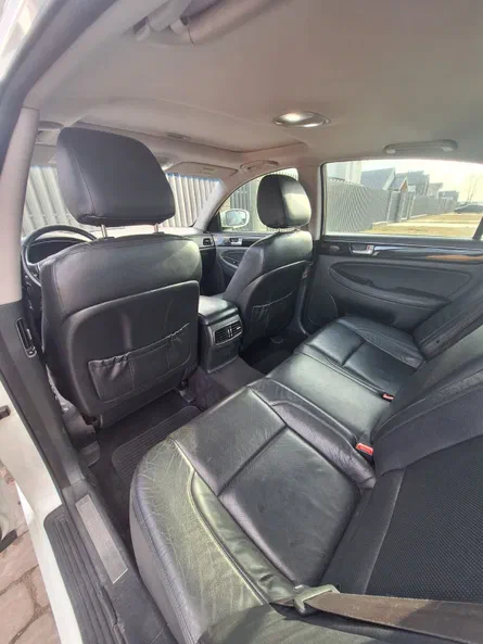 Hyundai Genesis 2012 - 6