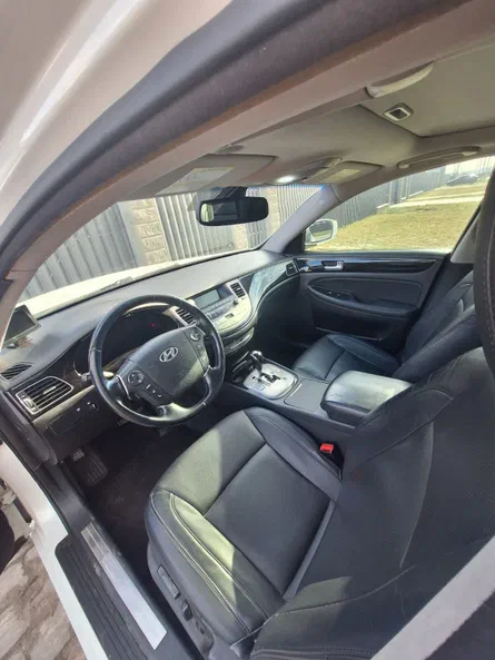 Hyundai Genesis 2012