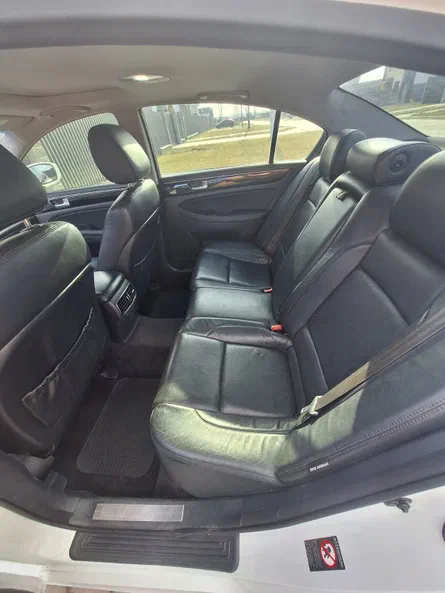 Hyundai Genesis 2012 - 5