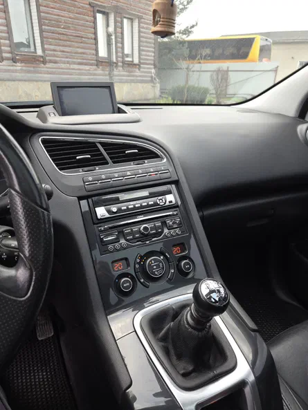 Peugeot 5008 2010 - 5