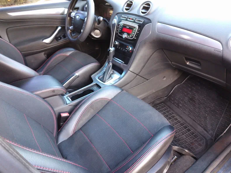 Ford Mondeo 2011 - 8