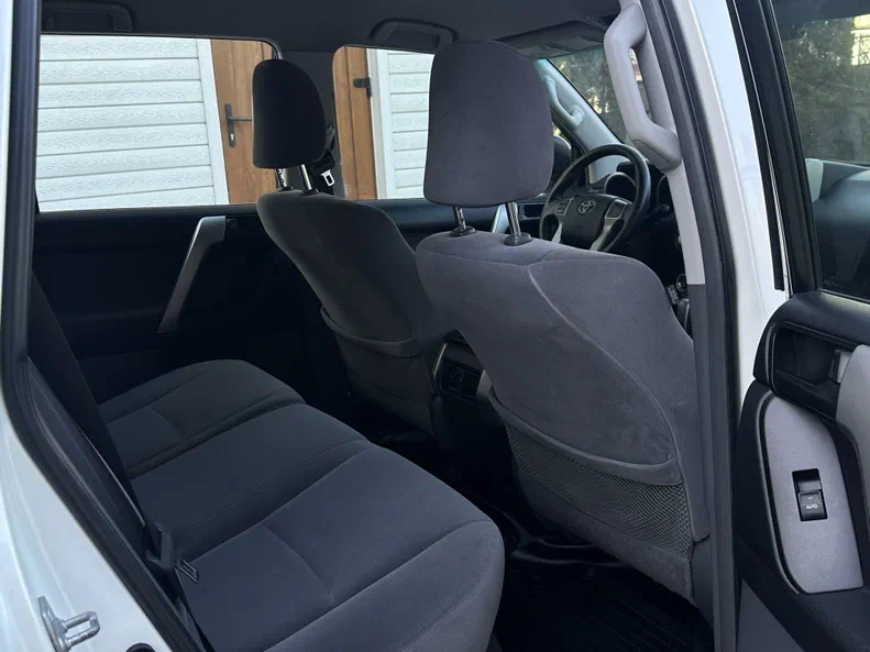 Toyota Land Cruiser Prado 2010 - 8