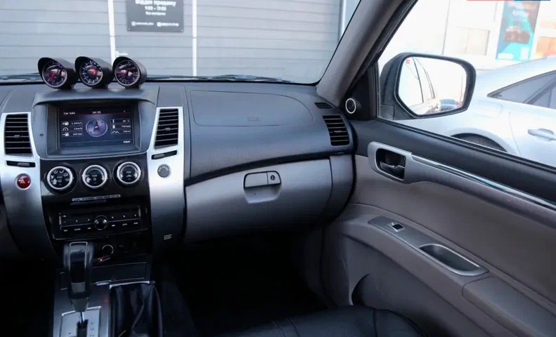 Mitsubishi Pajero Sport 2011 - 11