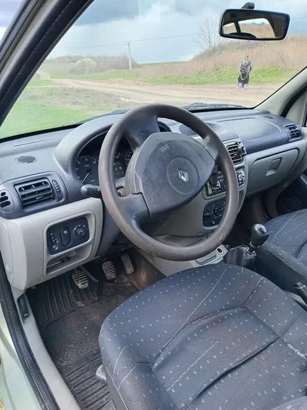 Renault Symbol 2003 - 6