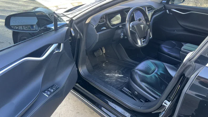 Tesla Model S 2014