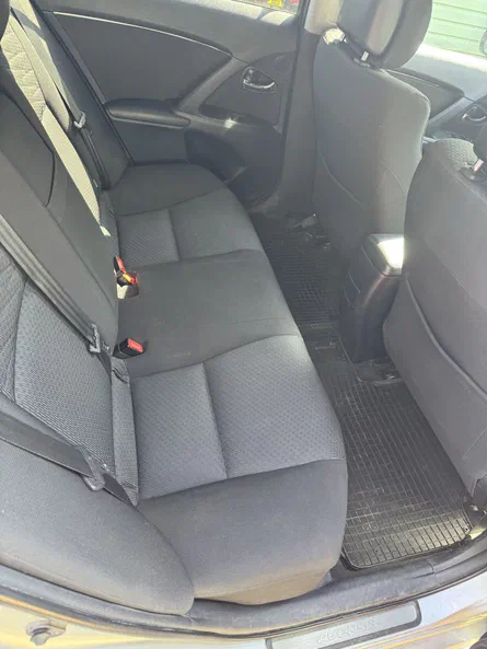 Toyota Avensis 2011 - 4