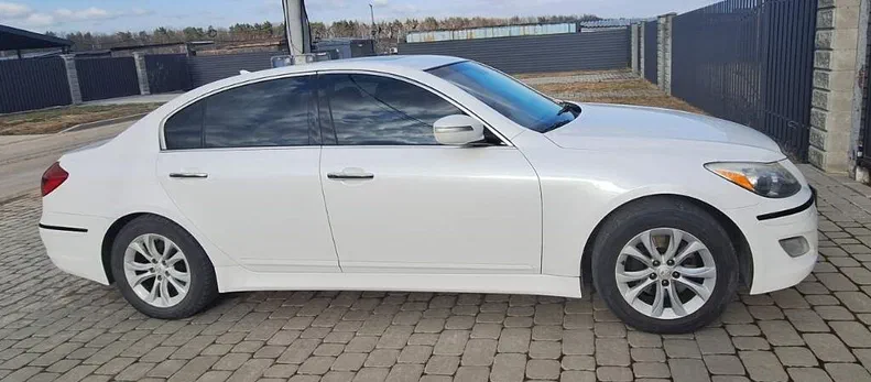 Hyundai Genesis 2012