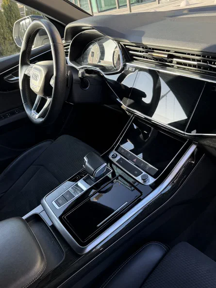 Audi Q8 2020 - 11
