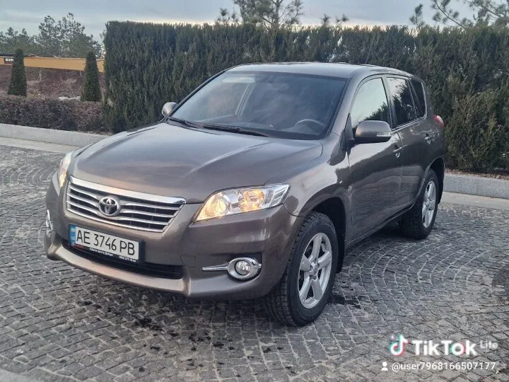 Toyota RAV4 2010 - 6