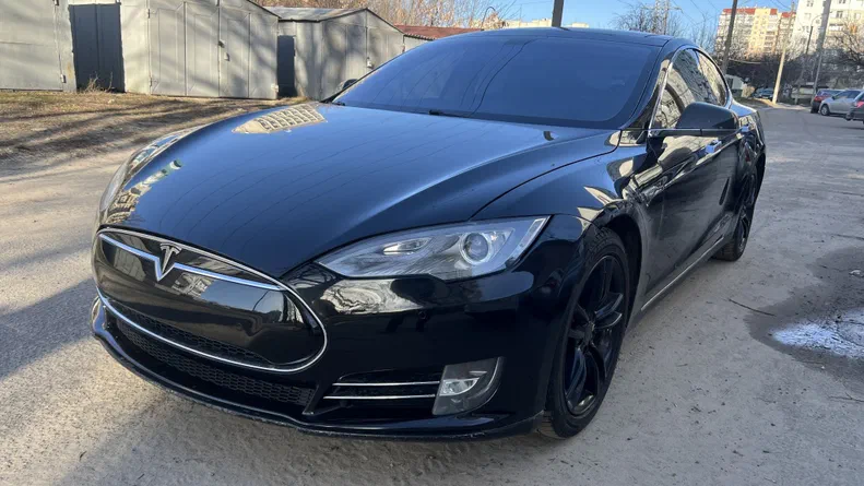 Tesla Model S 2014