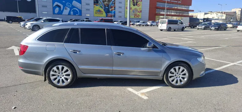 Skoda Superb 2010 - 1