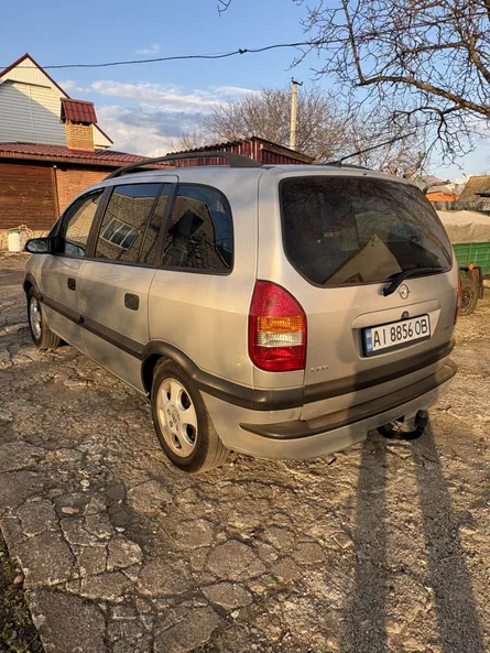 Opel Zafira 2000 - 10