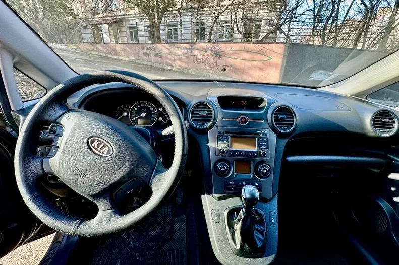 Kia Carens 2011 - 8
