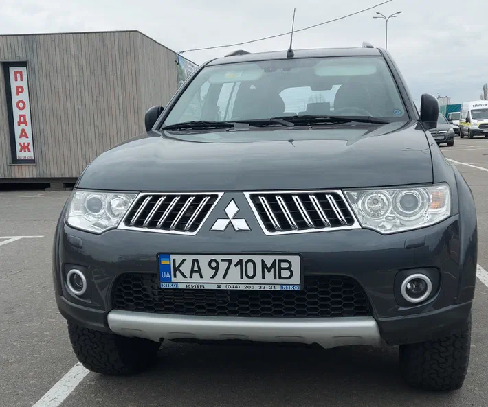 Mitsubishi Pajero Sport 2011