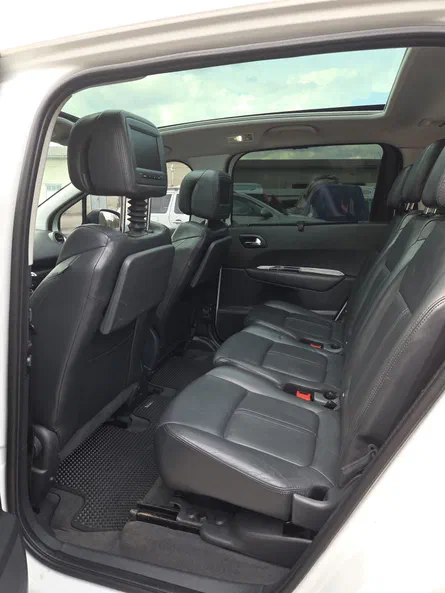 Peugeot 5008 2010 - 10