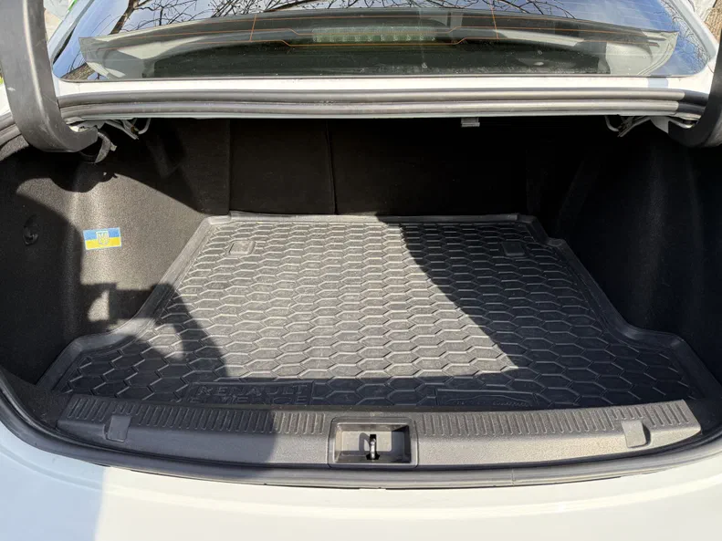 Renault Fluence 2012 - 11