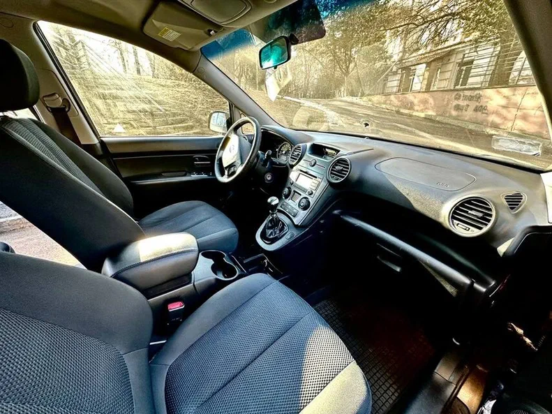 Kia Carens 2011 - 6