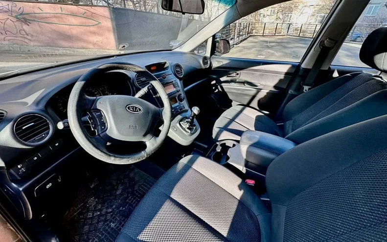 Kia Carens 2011 - 9