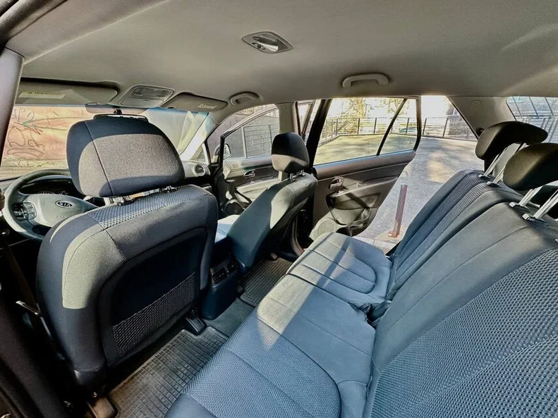 Kia Carens 2011 - 10