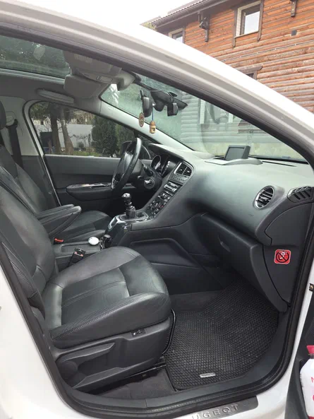 Peugeot 5008 2010 - 8